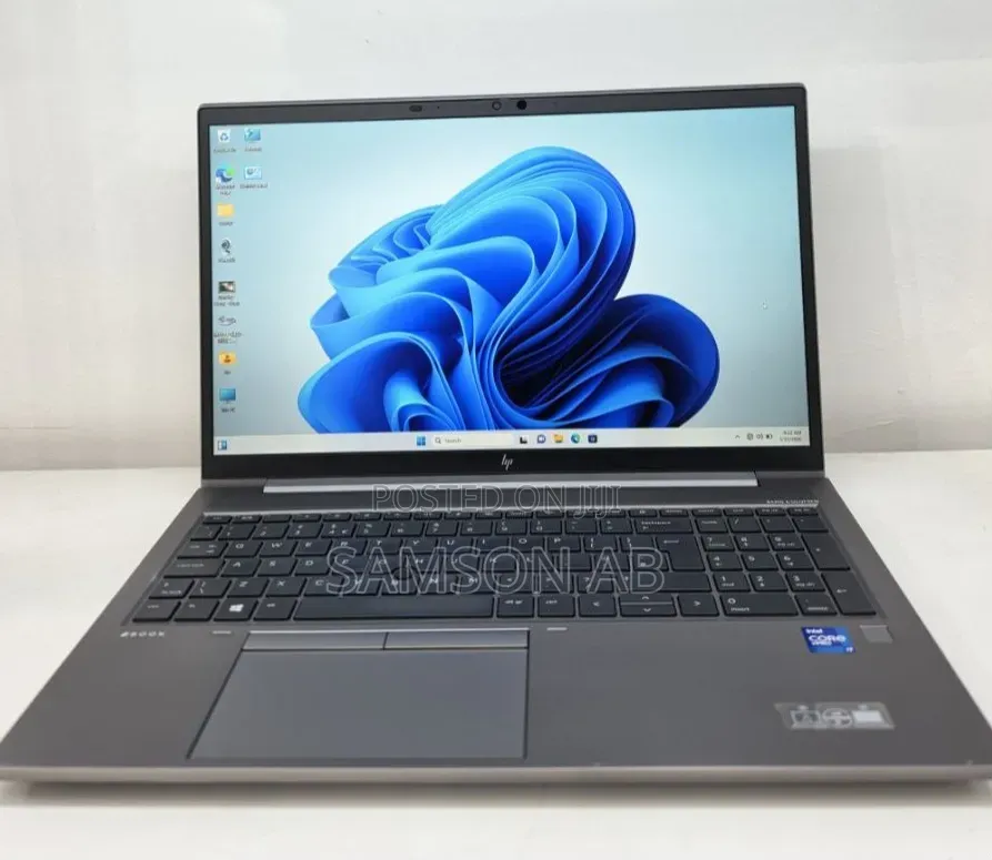New Laptop HP ZBook Firefly G8 16GB Intel Core i7 SSD 512GB