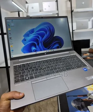 New Laptop HP ZBook Firefly G8 16GB Intel Core i7 SSD 512GB