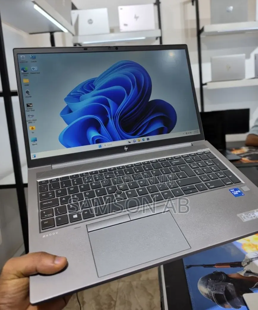 New Laptop HP ZBook Firefly G8 16GB Intel Core i7 SSD 512GB