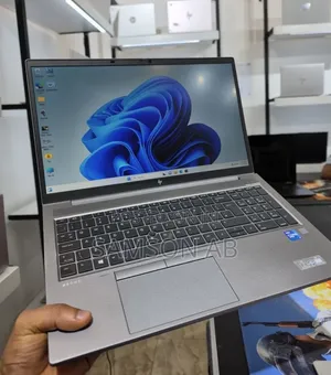 New Laptop HP ZBook Firefly G8 16GB Intel Core i7 SSD 512GB