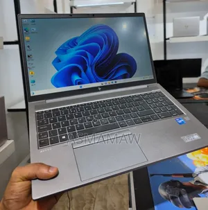 New Laptop HP ZBook Firefly G8 16GB Intel Core i7 SSD 512GB