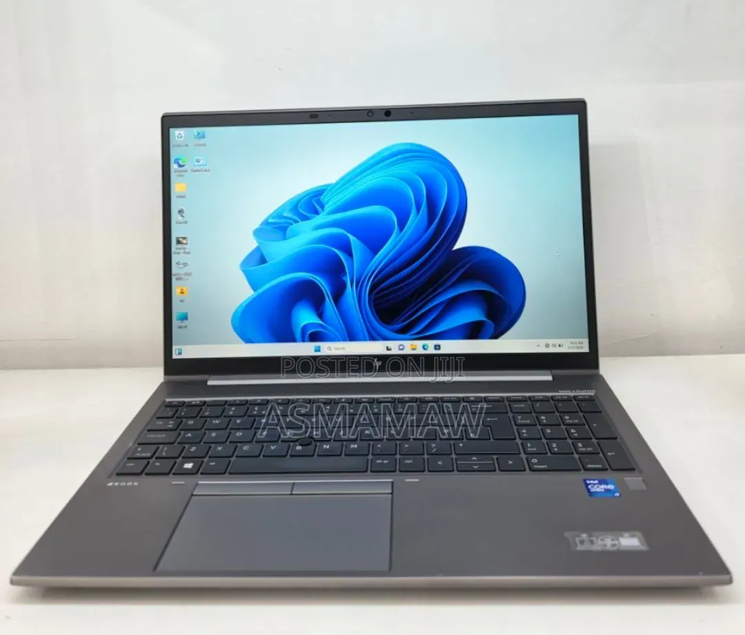 New Laptop HP ZBook Firefly G8 16GB Intel Core i7 SSD 512GB