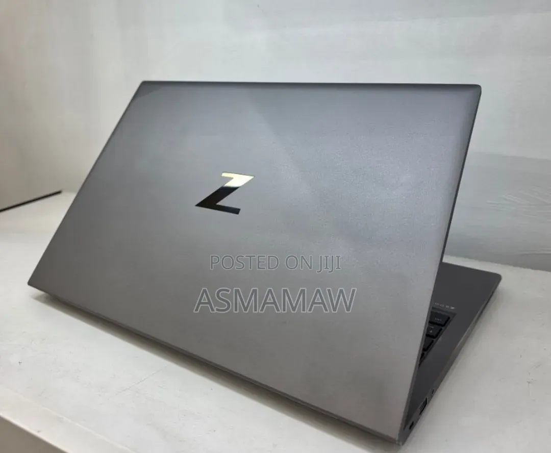 New Laptop HP ZBook Firefly G8 16GB Intel Core i7 SSD 512GB