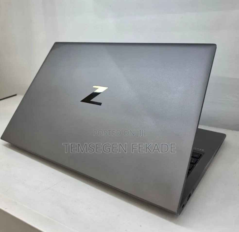 New Laptop HP ZBook Firefly G8 16GB Intel Core i7 SSD 512GB