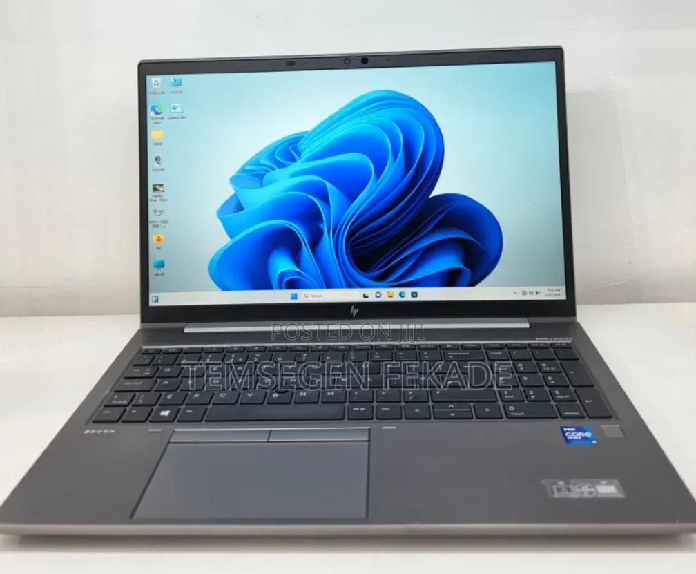 New Laptop HP ZBook Firefly G8 16GB Intel Core i7 SSD 512GB