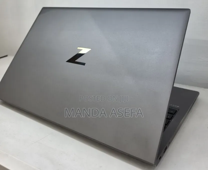 New Laptop HP ZBook Firefly G8 16GB Intel Core i7 SSD 512GB