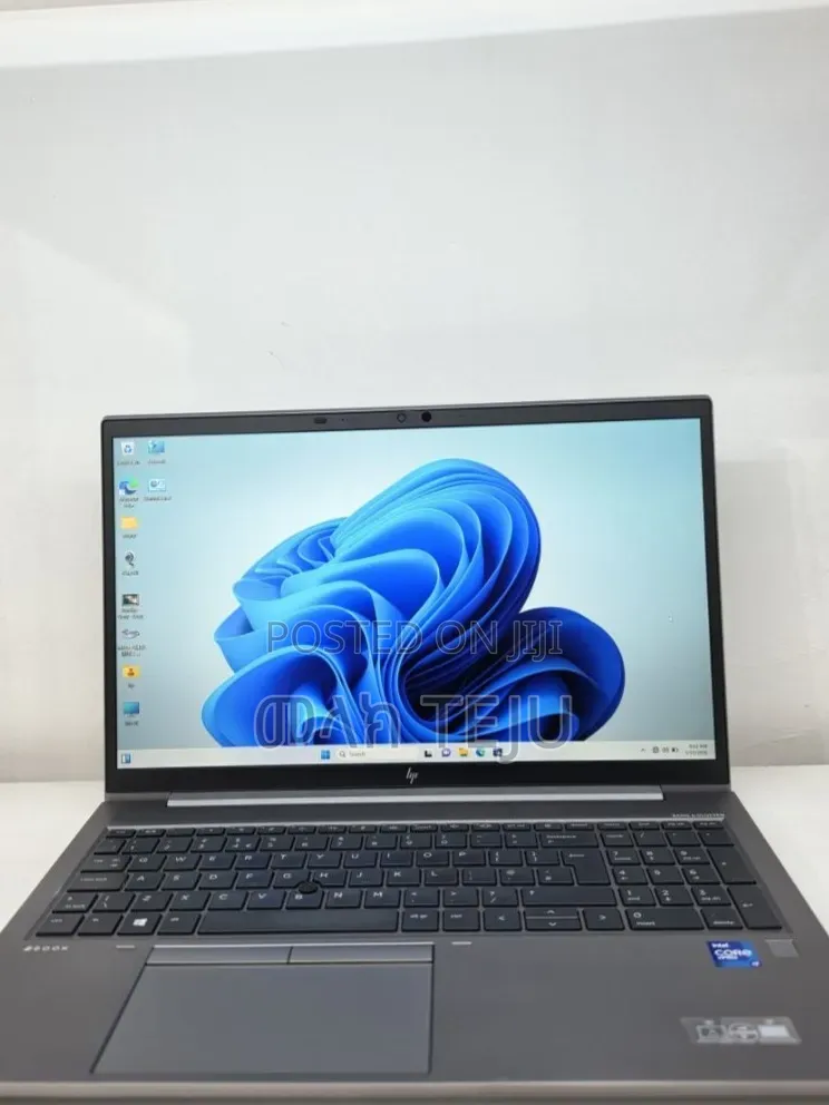 New Laptop HP ZBook Firefly G8 16GB Intel Core i7 SSD 512GB