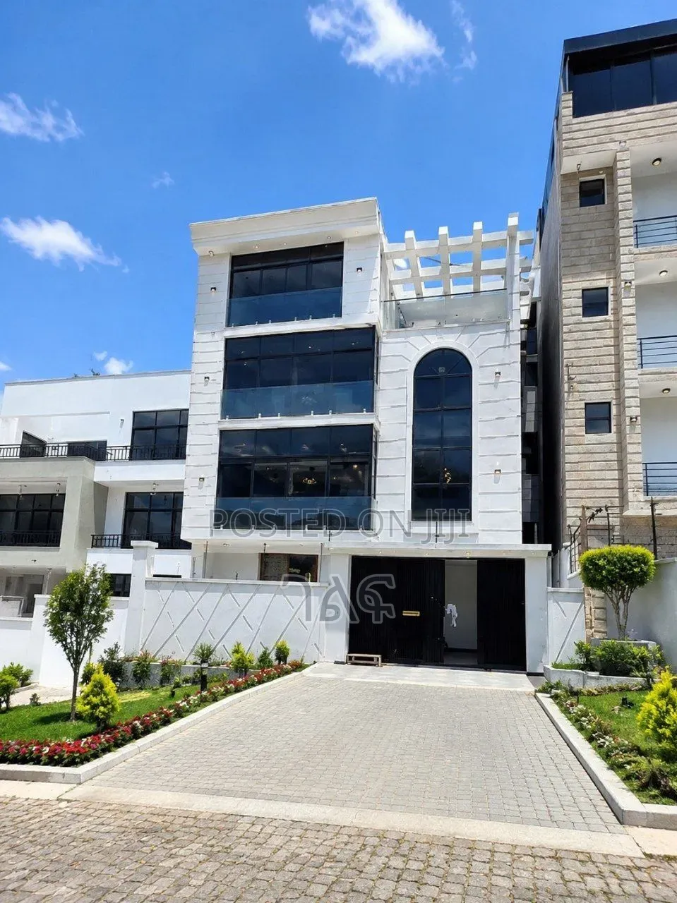 8bdrm House in በአስችኳይ የሚሸጥ 180 ካሬ , Bole for sale