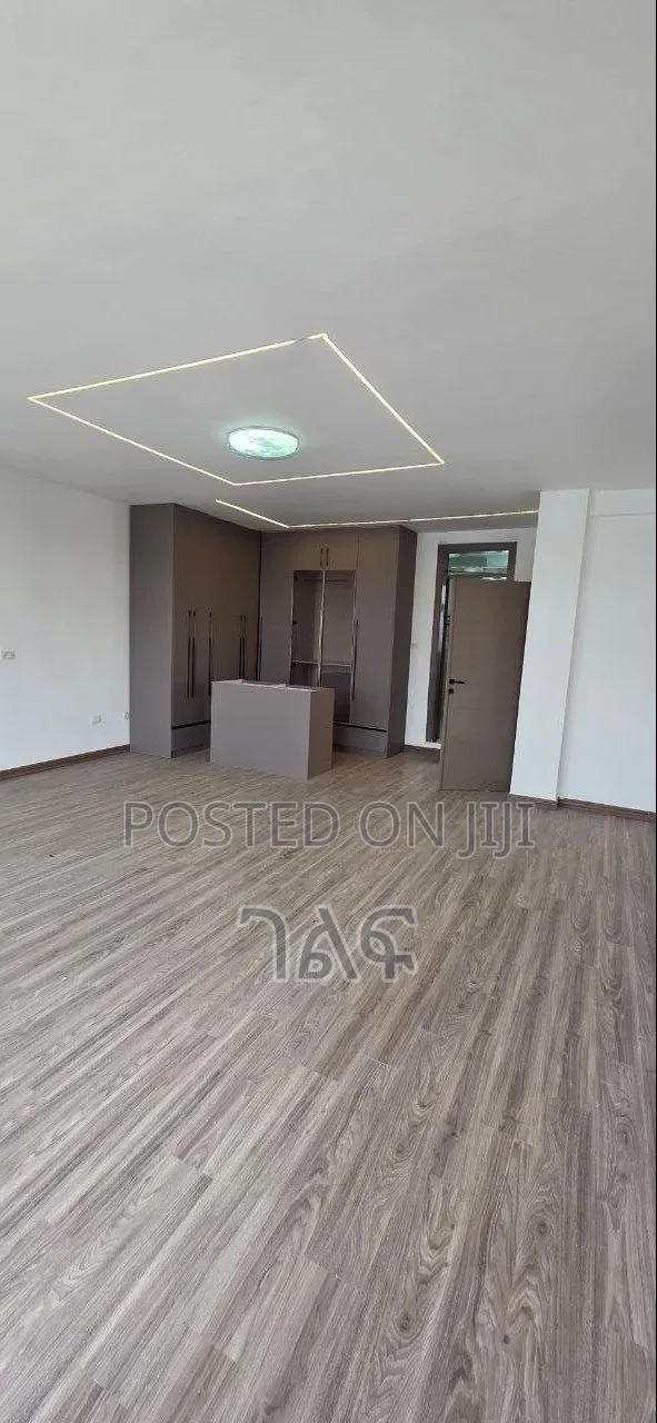 8bdrm House in በአስችኳይ የሚሸጥ 180 ካሬ , Bole for sale