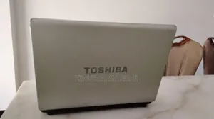 Laptop Toshiba 4GB HDD 256GB