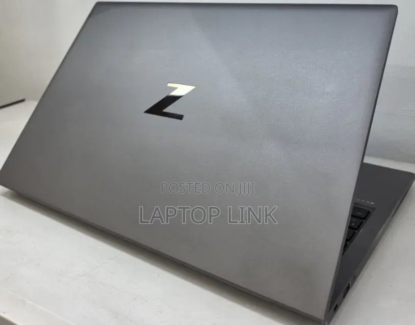 New Laptop HP ZBook Firefly G8 16GB Intel Core i7 SSD 512GB