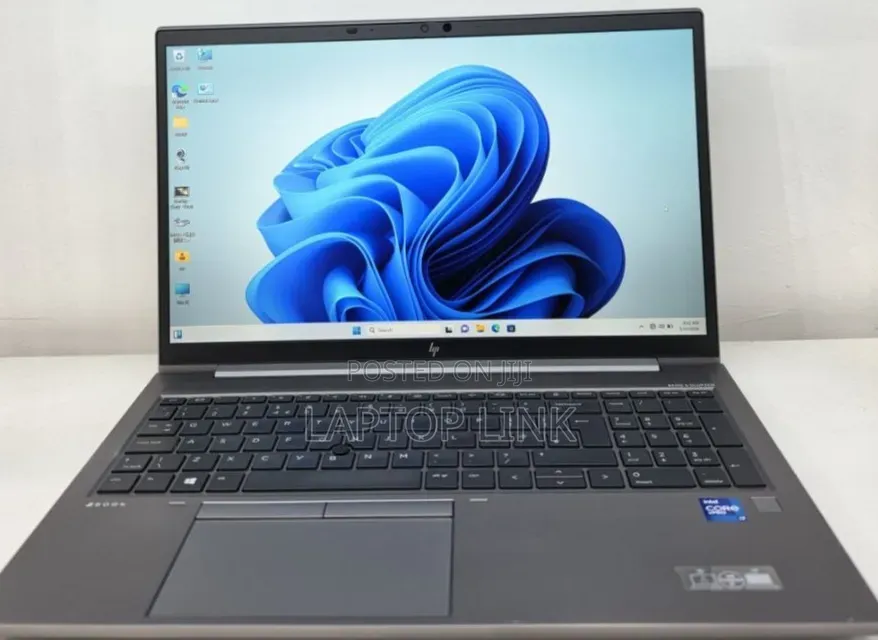 New Laptop HP ZBook Firefly G8 16GB Intel Core i7 SSD 512GB