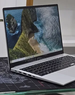 New Laptop Samsung Galaxy Book4 16GB Intel Core 7 SSD 512GB