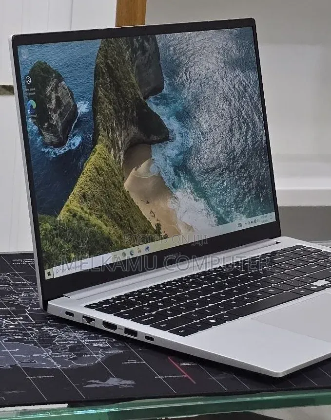 New Laptop Samsung Galaxy Book4 16GB Intel Core 7 SSD 512GB