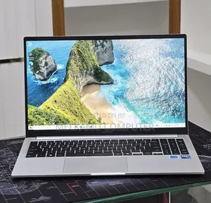 New Laptop Samsung Galaxy Book4 16GB Intel Core 7 SSD 512GB