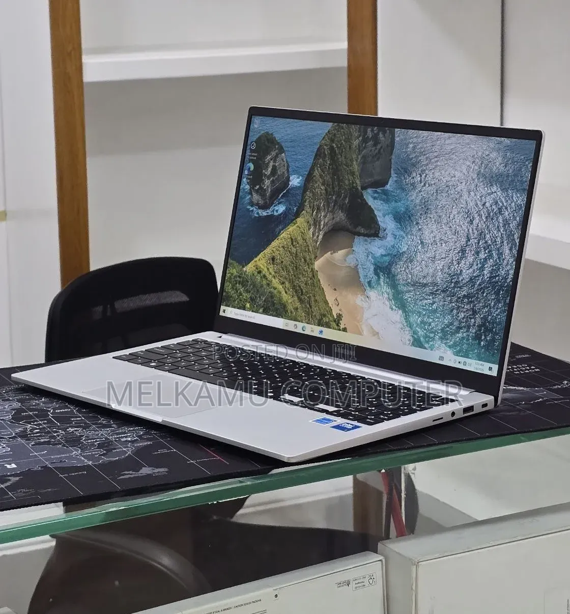 New Laptop Samsung Galaxy Book4 16GB Intel Core 7 SSD 512GB