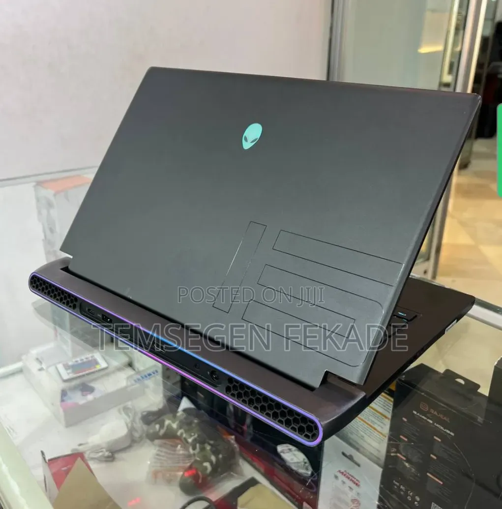 New Laptop Alienware X16 r1 16GB Intel Core i7 SSD 512GB