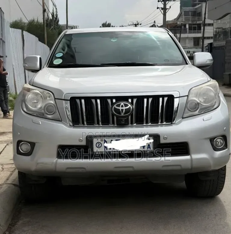 Toyota Land Cruiser Prado 2012 Silver
