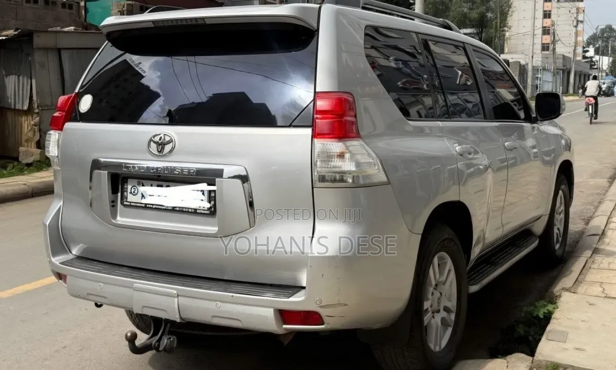 Toyota Land Cruiser Prado 2012 Silver