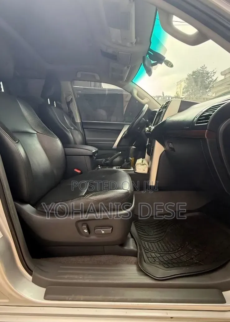 Toyota Land Cruiser Prado 2012 Silver
