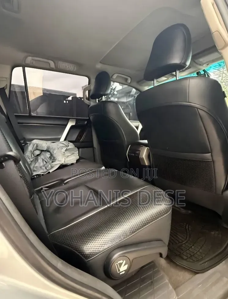 Toyota Land Cruiser Prado 2012 Silver