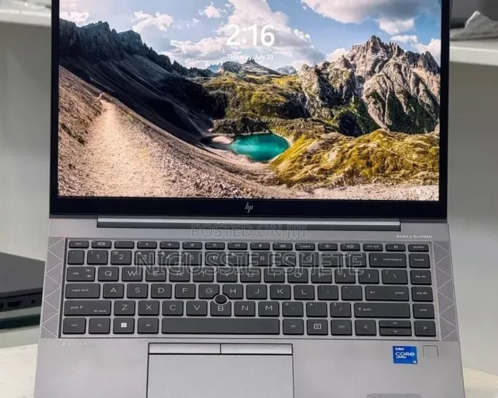 New Laptop HP ZBook Firefly G8 16GB Intel Core i5 SSD 512GB