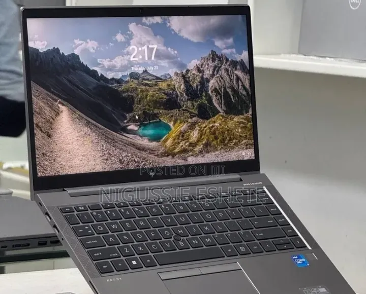 New Laptop HP ZBook Firefly G8 16GB Intel Core i5 SSD 512GB