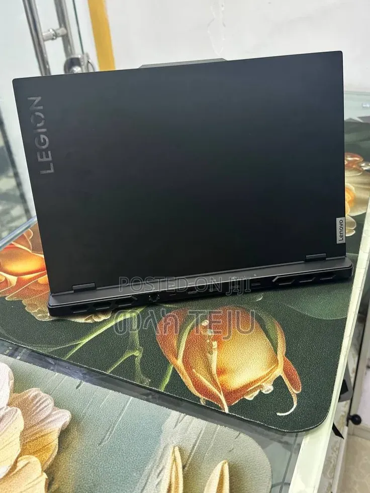 New Laptop Lenovo Legion Pro 7 32GB Intel Core i9 SSD 1T