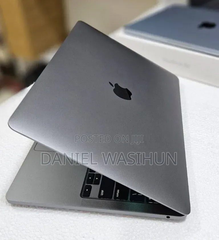 New Laptop Apple MacBook Pro 2022 M2 8GB Intel Core M2 SSD 256GB
