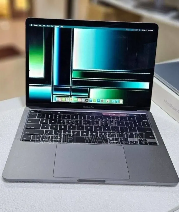 New Laptop Apple MacBook Pro 2022 M2 8GB Intel Core M2 SSD 256GB