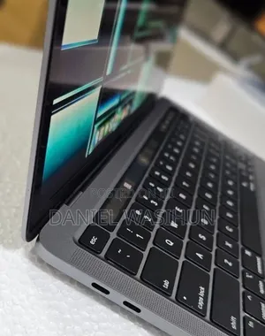 New Laptop Apple MacBook Pro 2022 M2 8GB Intel Core M2 SSD 256GB