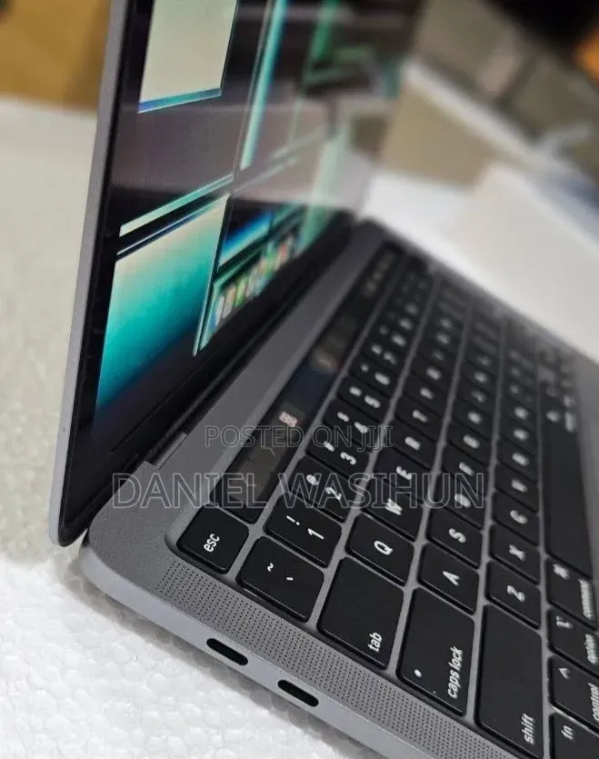 New Laptop Apple MacBook Pro 2022 M2 8GB Intel Core M2 SSD 256GB