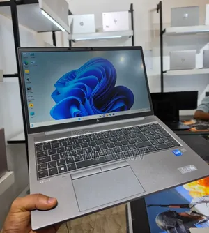 New Laptop HP ZBook Firefly G8 16GB Intel Core i7 SSD 512GB