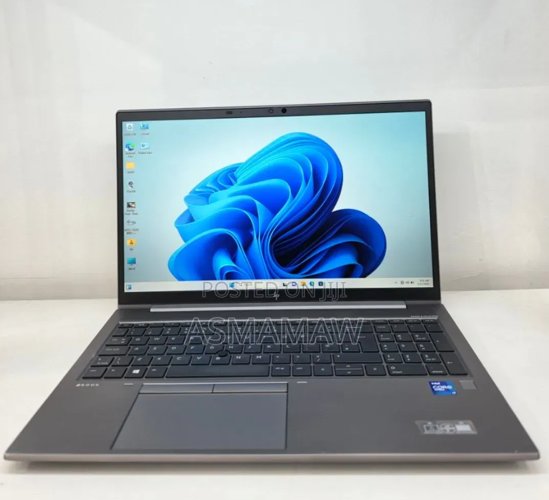 New Laptop HP ZBook Firefly G8 16GB Intel Core i7 SSD 512GB