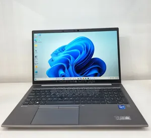 New Laptop HP ZBook Firefly G8 16GB Intel Core i7 SSD 512GB