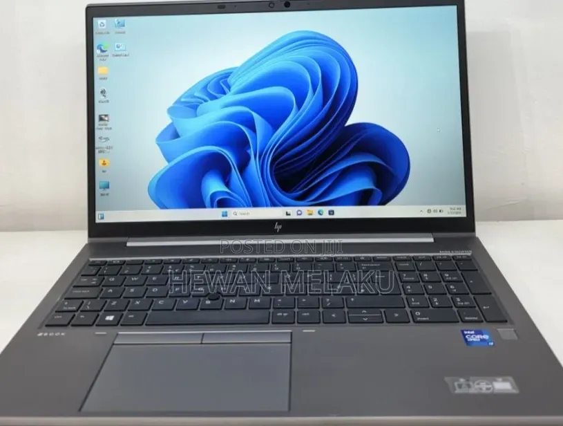 New Laptop HP ZBook Firefly G8 16GB Intel Core i7 SSD 512GB