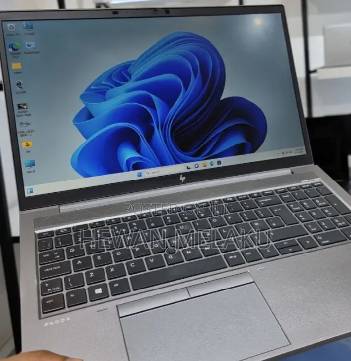 New Laptop HP ZBook Firefly G8 16GB Intel Core i7 SSD 512GB