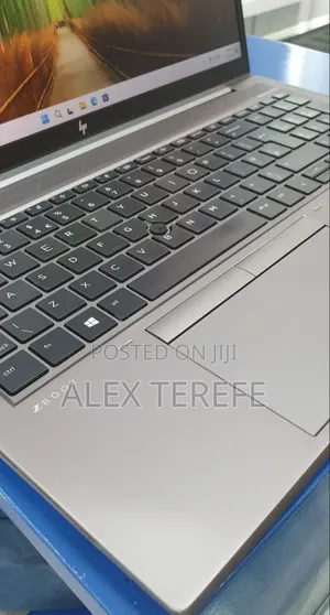 New Laptop HP ZBook Firefly G8 16GB Intel Core i7 SSD 512GB