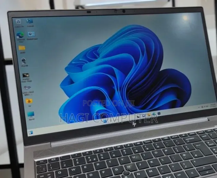 New Laptop HP ZBook Firefly G8 16GB Intel Core i7 SSD 512GB