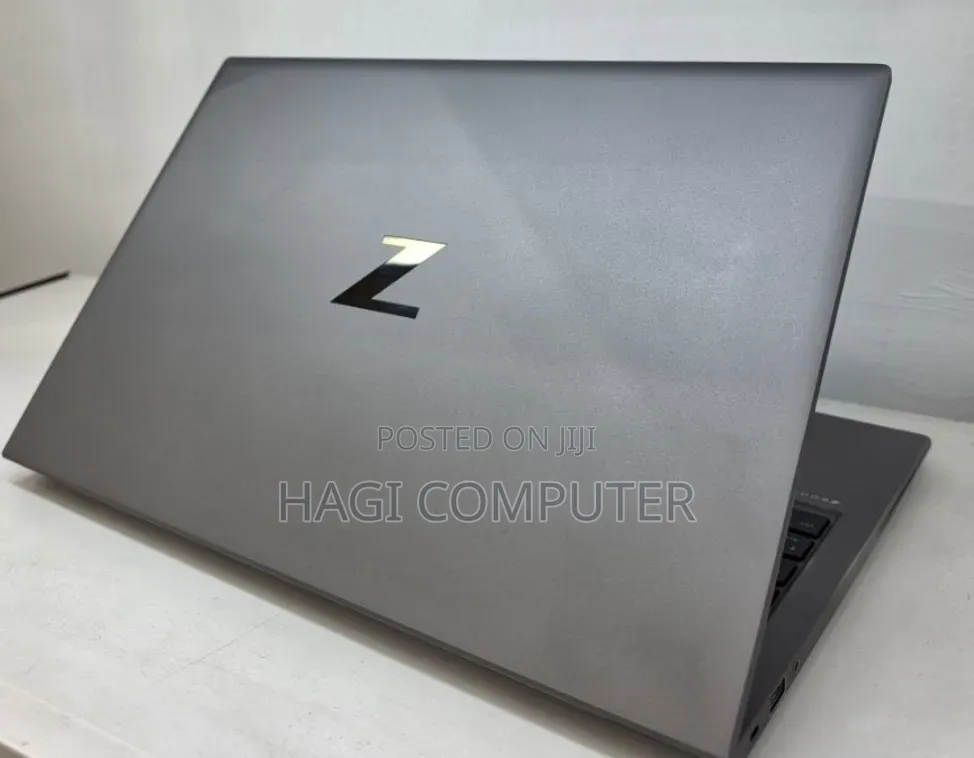 New Laptop HP ZBook Firefly G8 16GB Intel Core i7 SSD 512GB