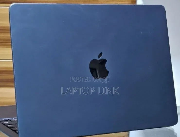 New Laptop Apple MacBook Air 2025 M4 16GB Apple M4 SSD 256GB
