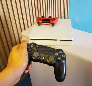 PlayStation 4 Slim የጥራት ዋስትና ያለው እቃ