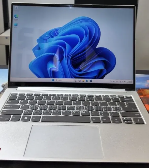New Laptop Lenovo 16GB AMD Ryzen 7 SSD 512GB