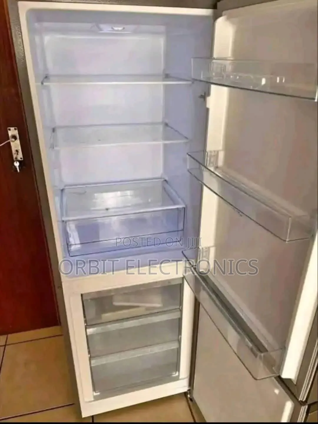 Hisense 42oL Refrigerator