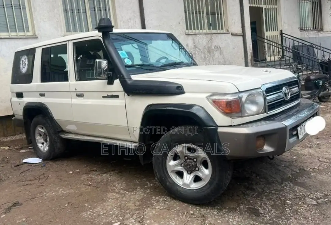 Toyota Land Cruiser 2017 White