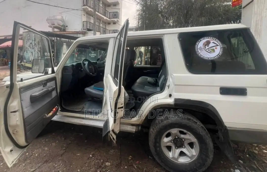 Toyota Land Cruiser 2017 White