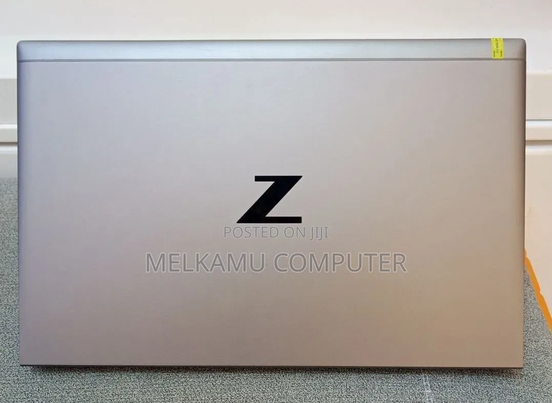 New Laptop HP ZBook Firefly G8 16GB Intel Core i7 SSD 512GB
