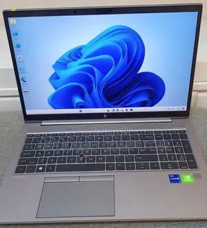 New Laptop HP ZBook Firefly G8 16GB Intel Core i7 SSD 512GB