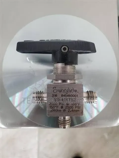 SWAGELOK 3-Way Ball Valve 1/8" T, SS-42XF2