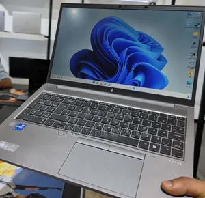 New Laptop HP ZBook Firefly G8 16GB Intel Core i7 SSD 512GB